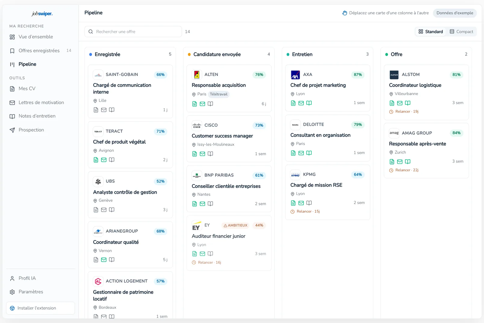 Pipeline de candidatures de JobSwiper : colonnes Enregistrée, Candidature envoyée, Entretien et Offre, avec le score de matching sur chaque carte